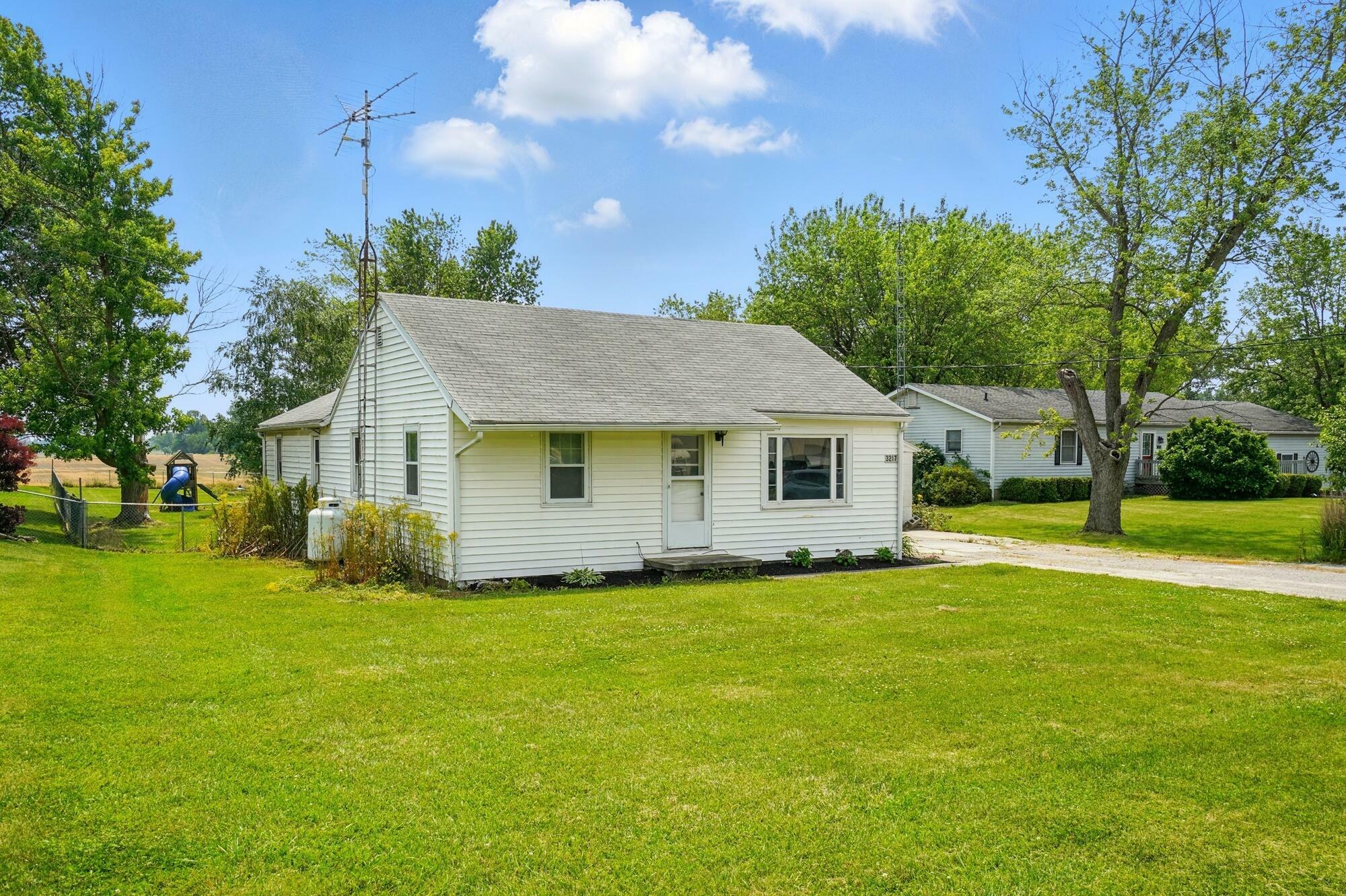 Property Photo:  3217 W Harding Highway  OH 43302 