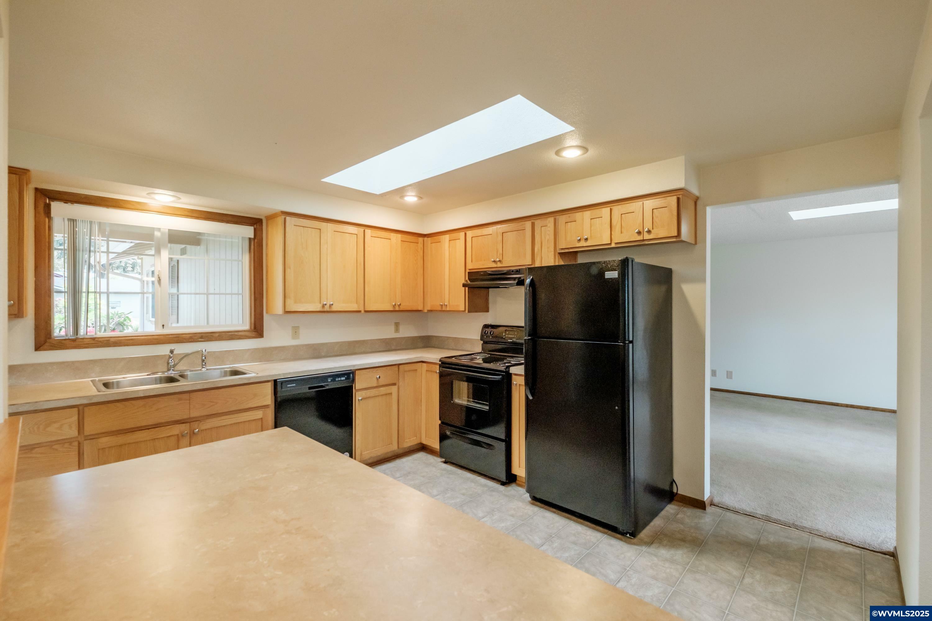 Property Photo: 1949 Waln Creek Dr S OR 97306