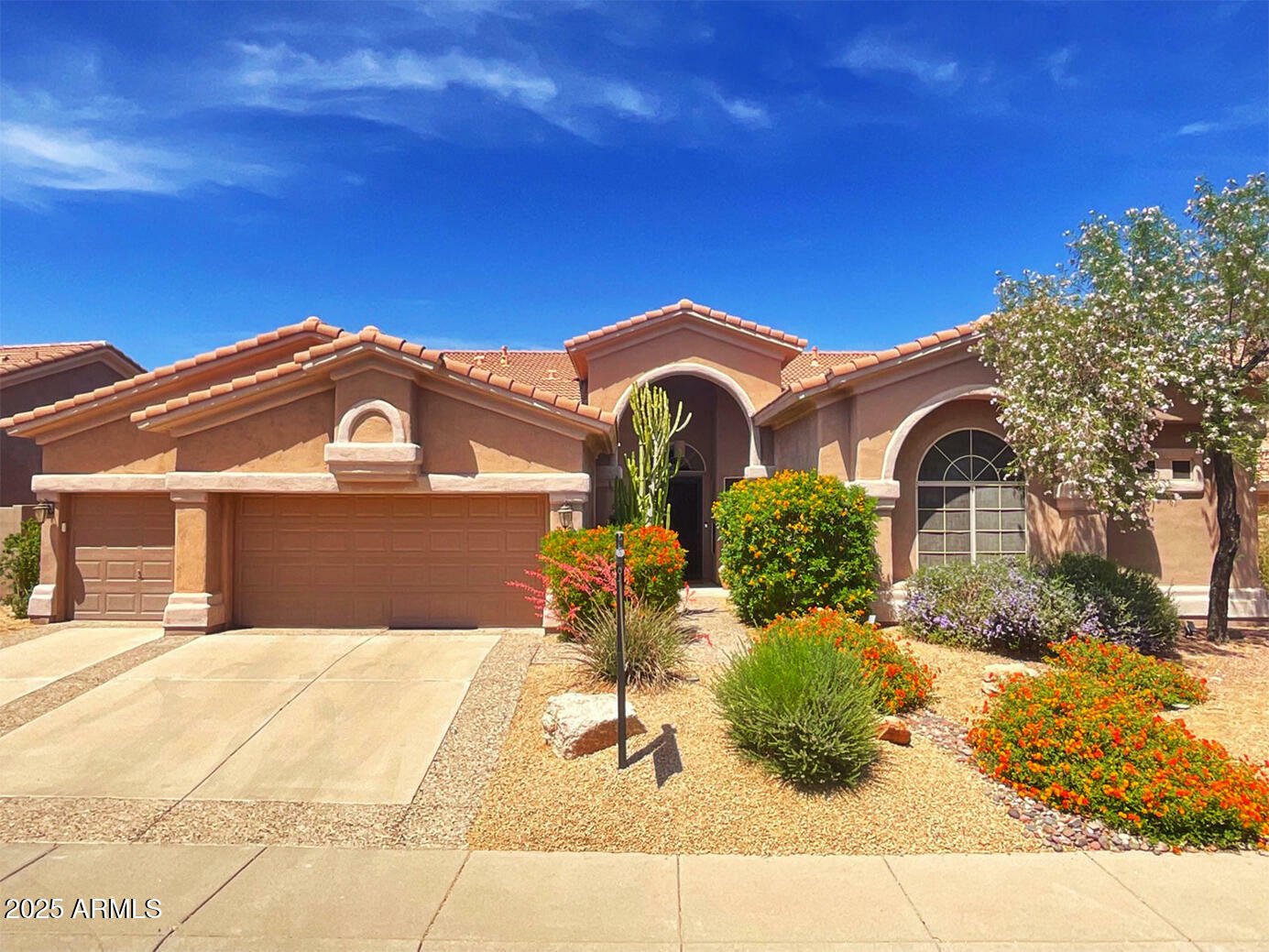 Property Photo: 4410 E Robin Lane AZ 85050