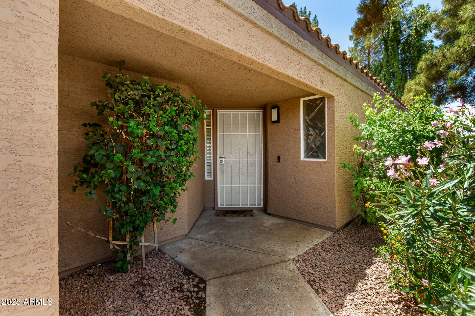Property Photo: 11860 N 40th Way AZ 85028