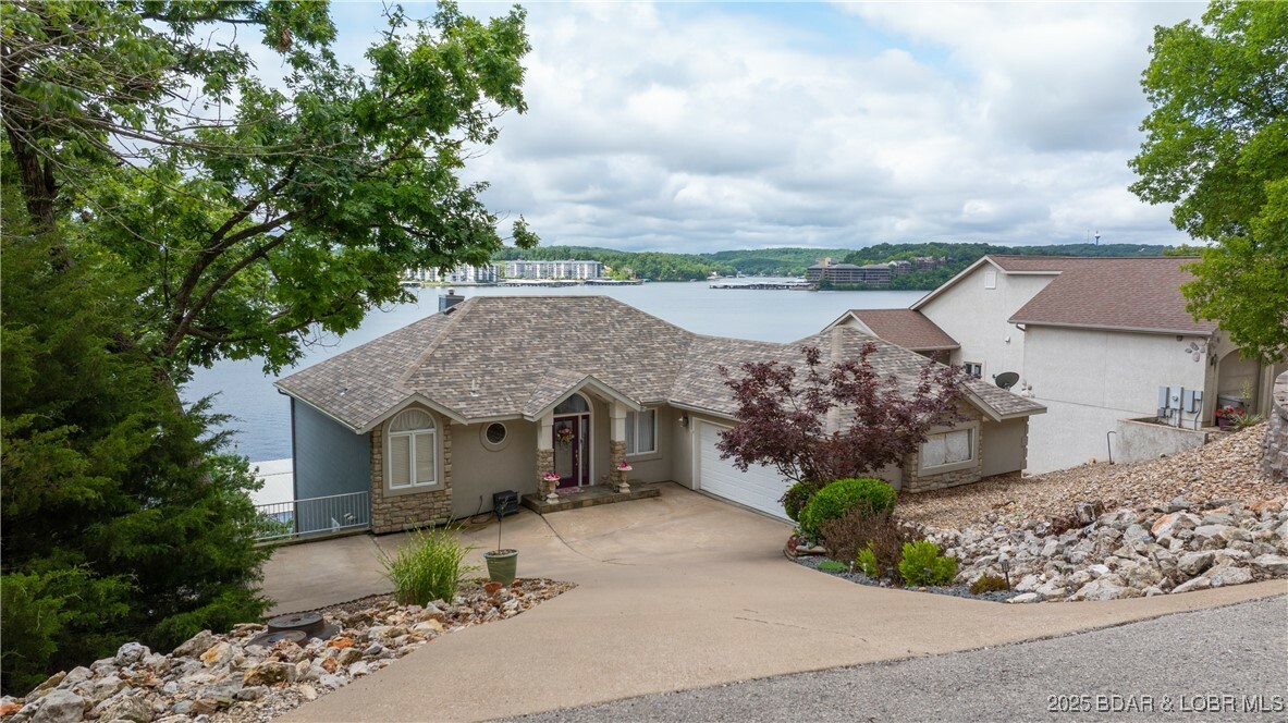 Property Photo: 1119 Beacon Pointe Circle MO 65049