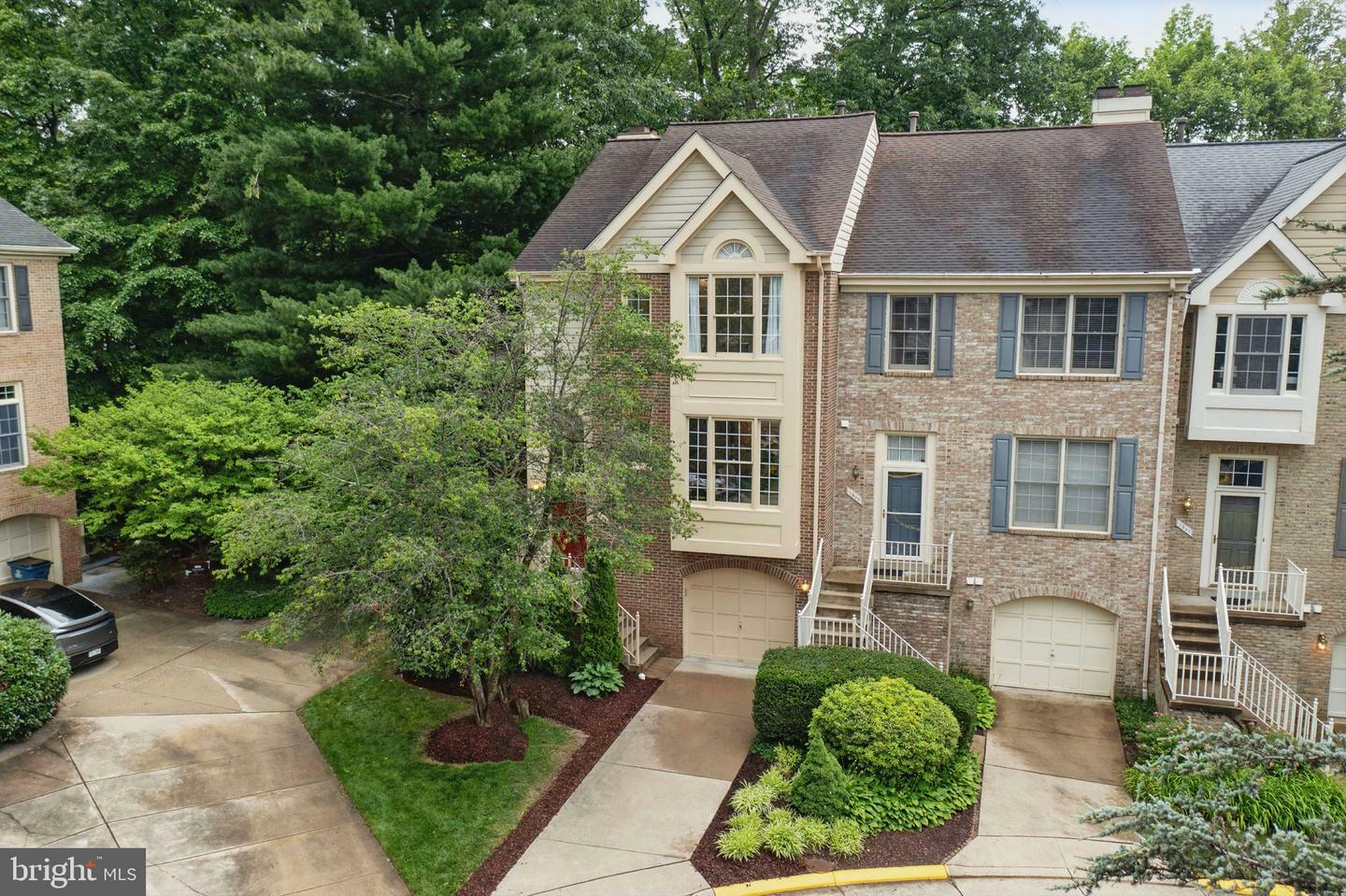 Property Photo: 1393 Heritage Oak Way VA 20194