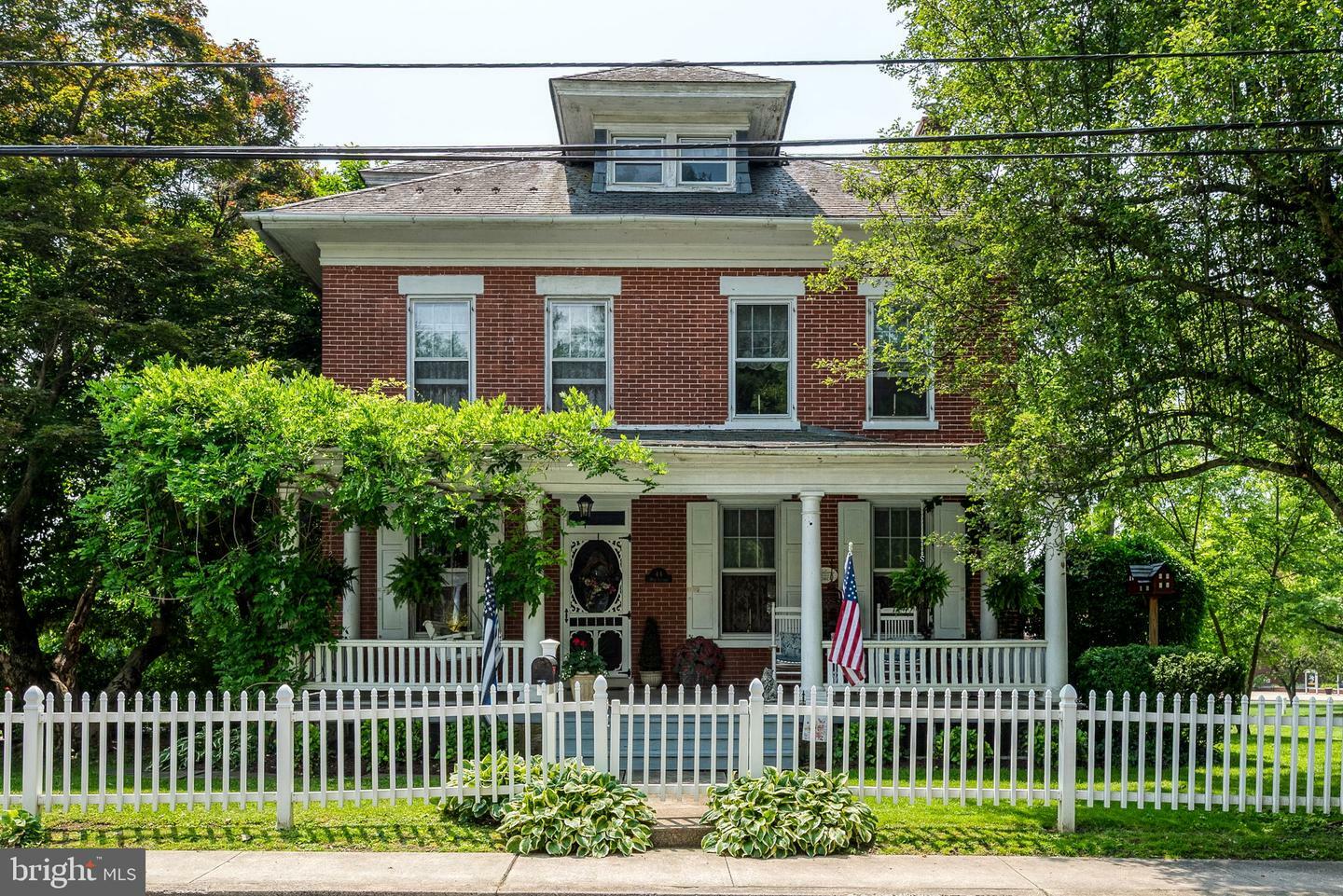 44 W Cottage Avenue  Millersville PA 17551 photo