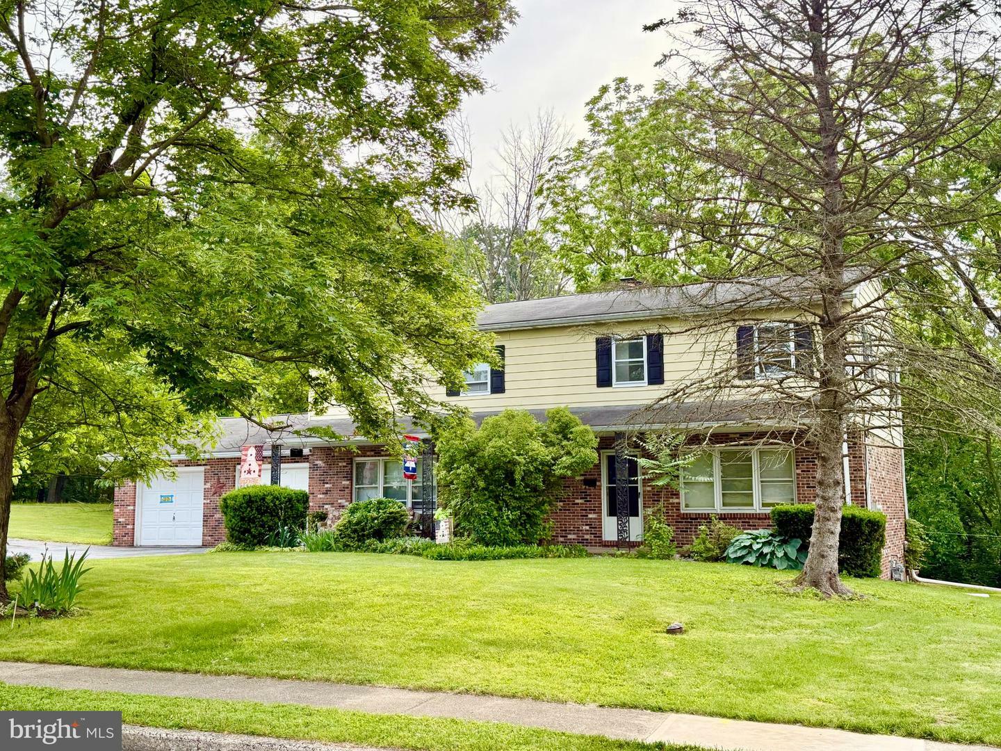 325-327 S Griffith Drive  Douglassville PA 19518 photo