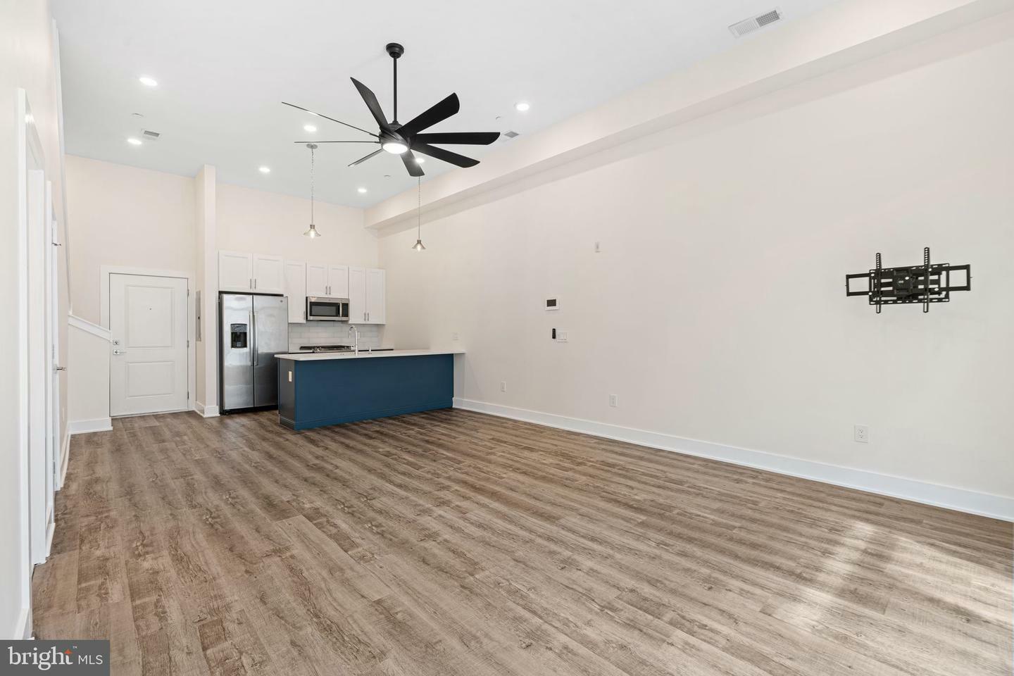 Property Photo:  1115 N American Street D4  PA 19123 