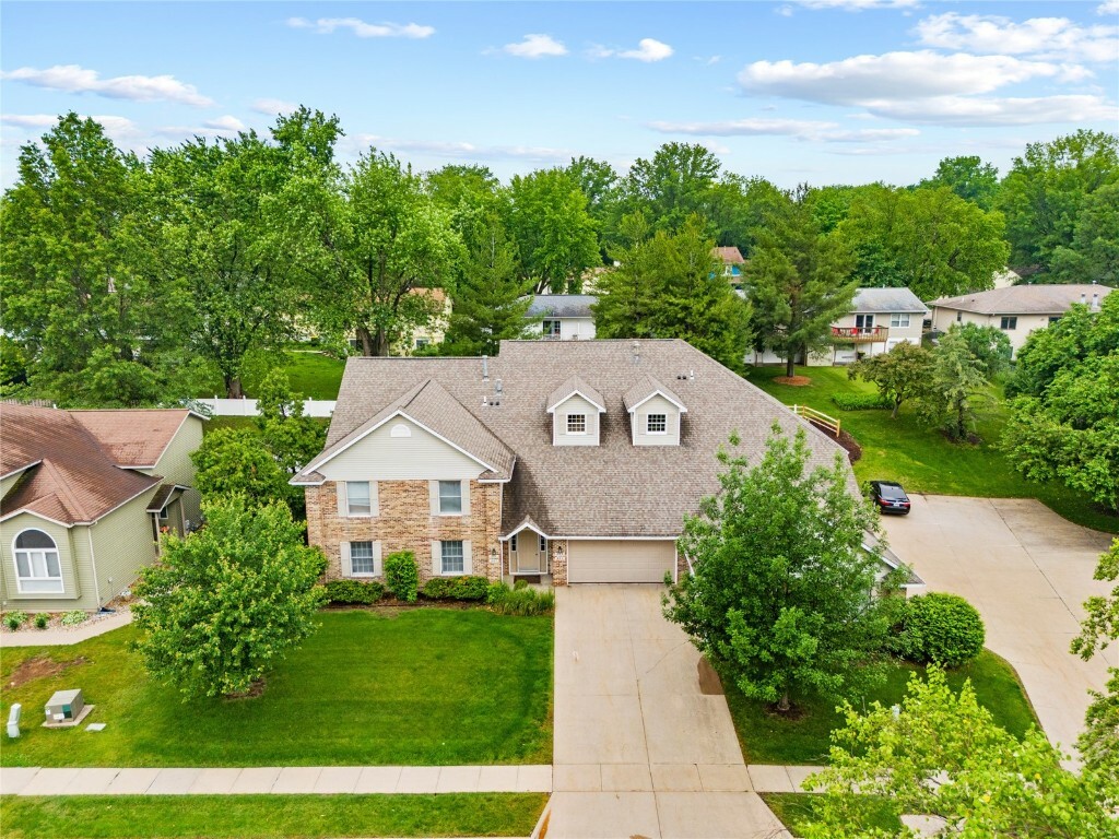 Property Photo: 207 Cayman Street IA 52245