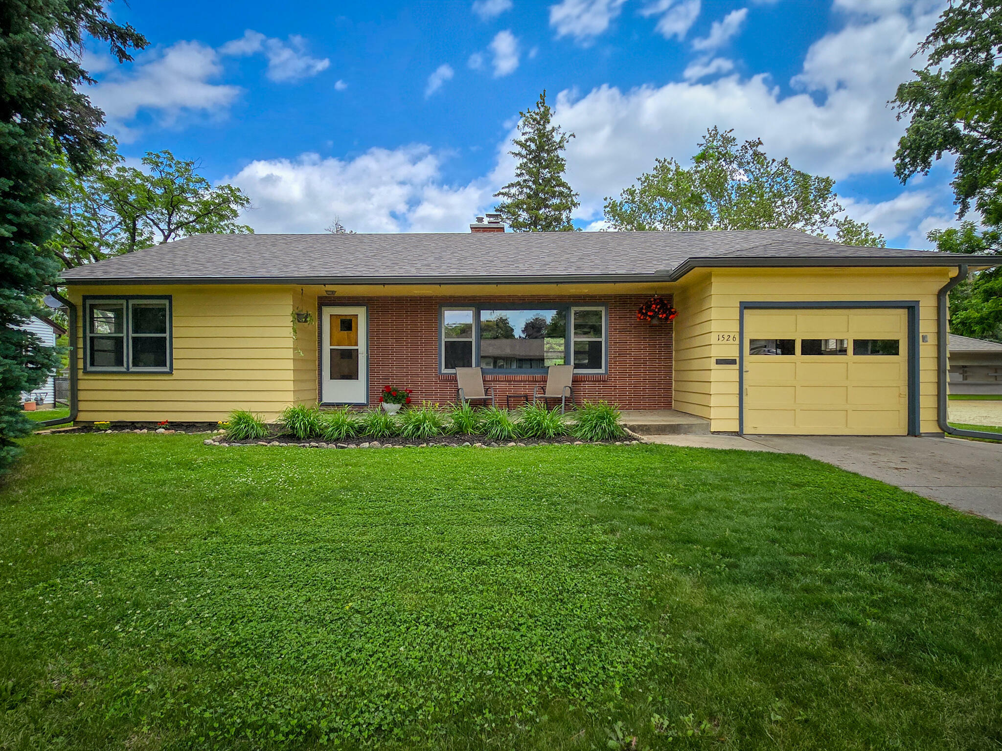 Property Photo: 1526 Harding Avenue IA 50010