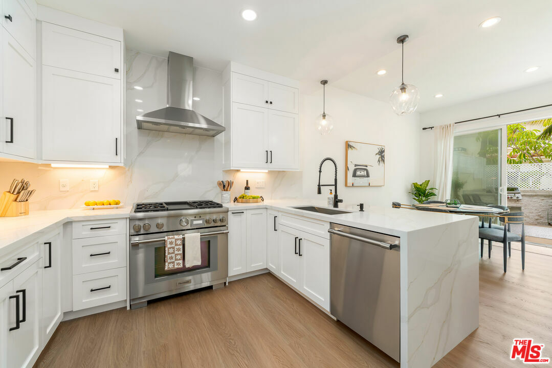 Property Photo: 6453 Zuma View Pl CA 90265