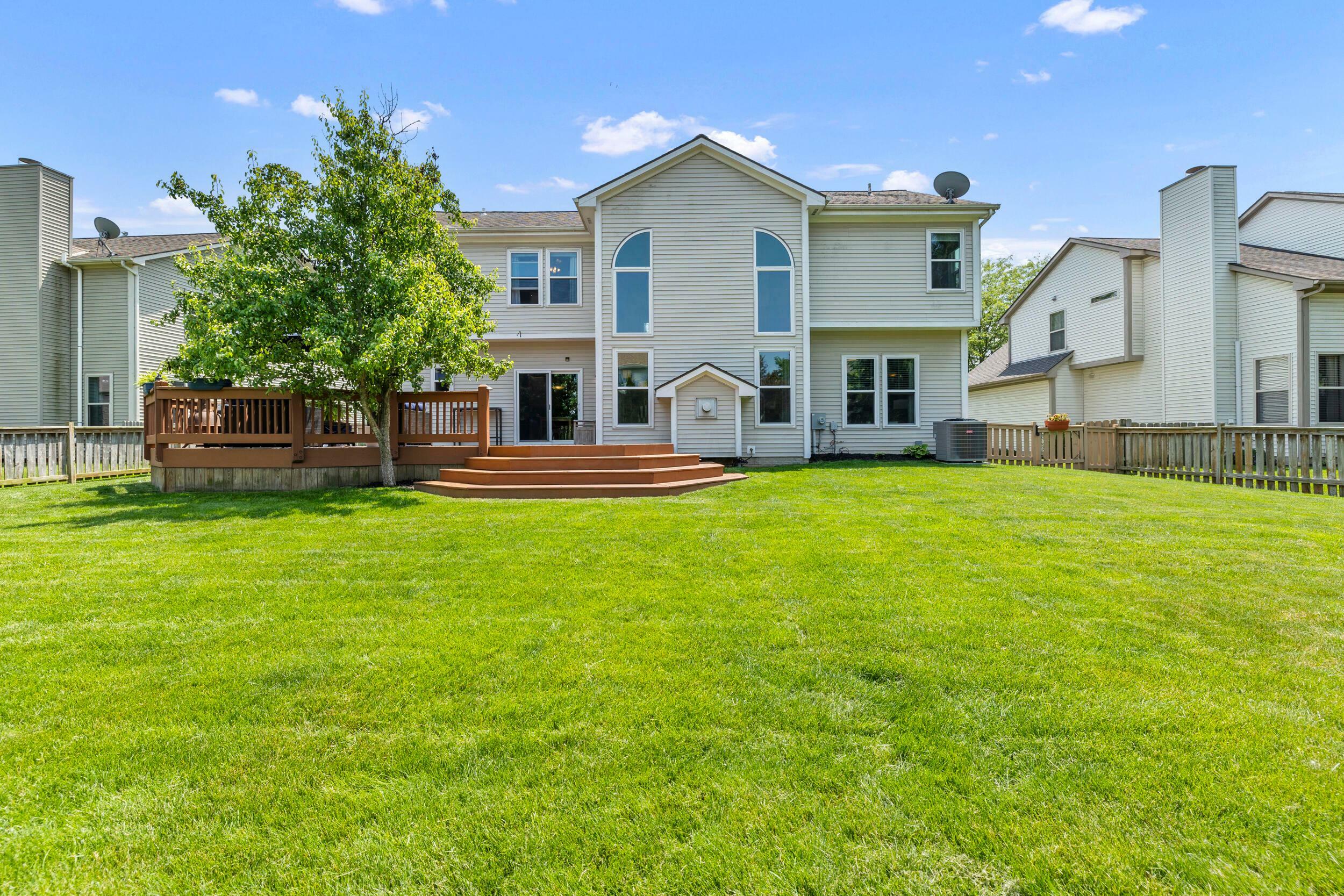 Property Photo: 6056 Rothchester Drive OH 43119
