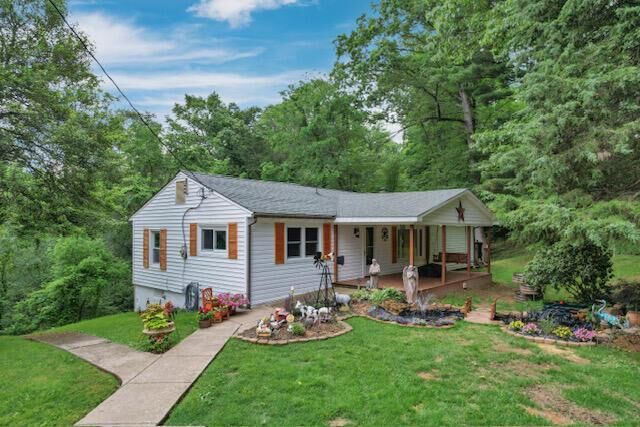 Property Photo: 3255 Crawfis SE Road OH 43130