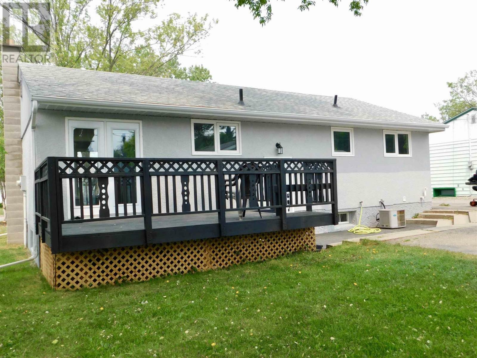 Property Photo: 52 Dingwall Pkwy ON P8N 1T4