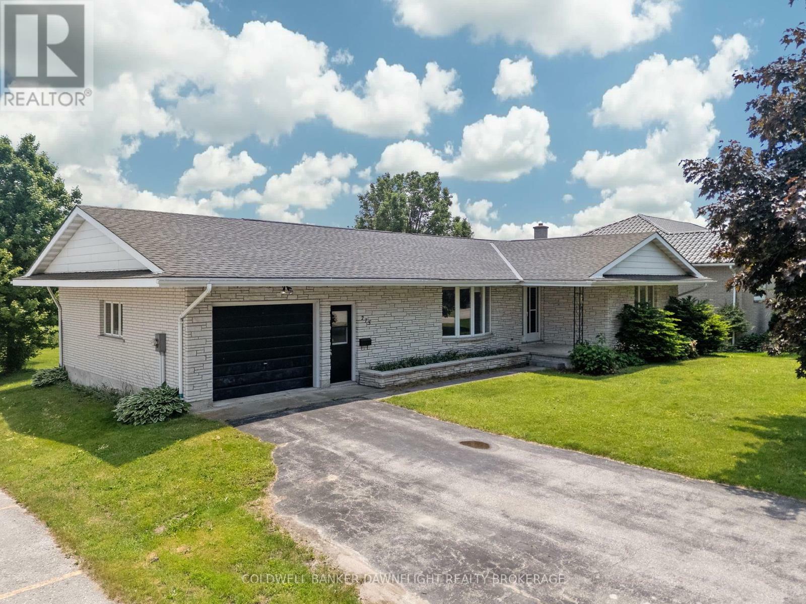 Property Photo: 275 Place St Street ON N0G 2H0