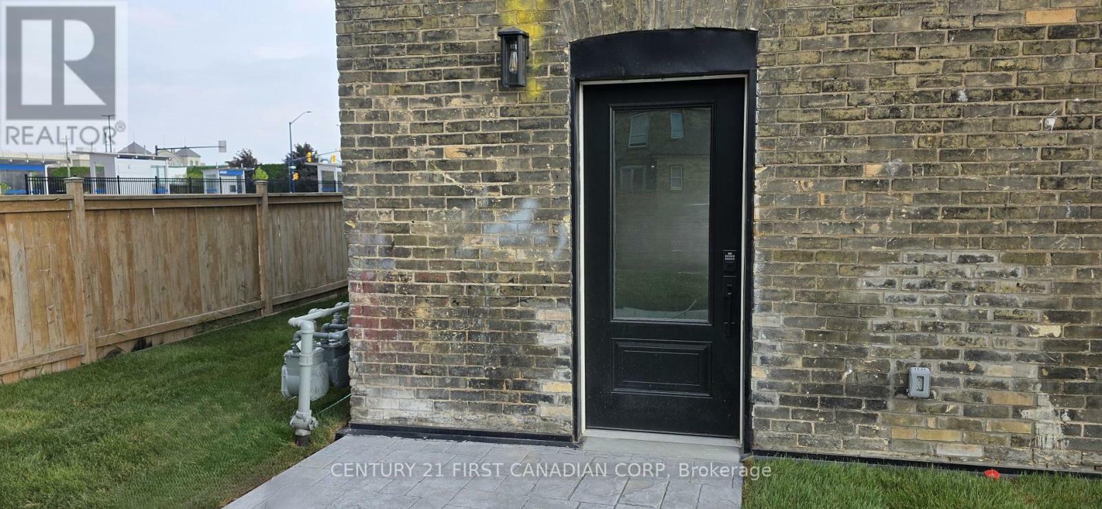 Property Photo: 857 Dundas Street 4 ON N5W 2Z8