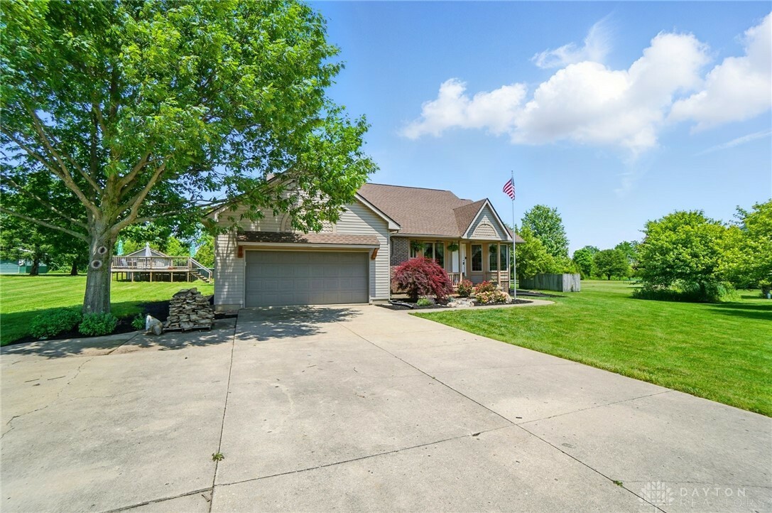 Property Photo: 5193 Horseshoe Drive OH 45338