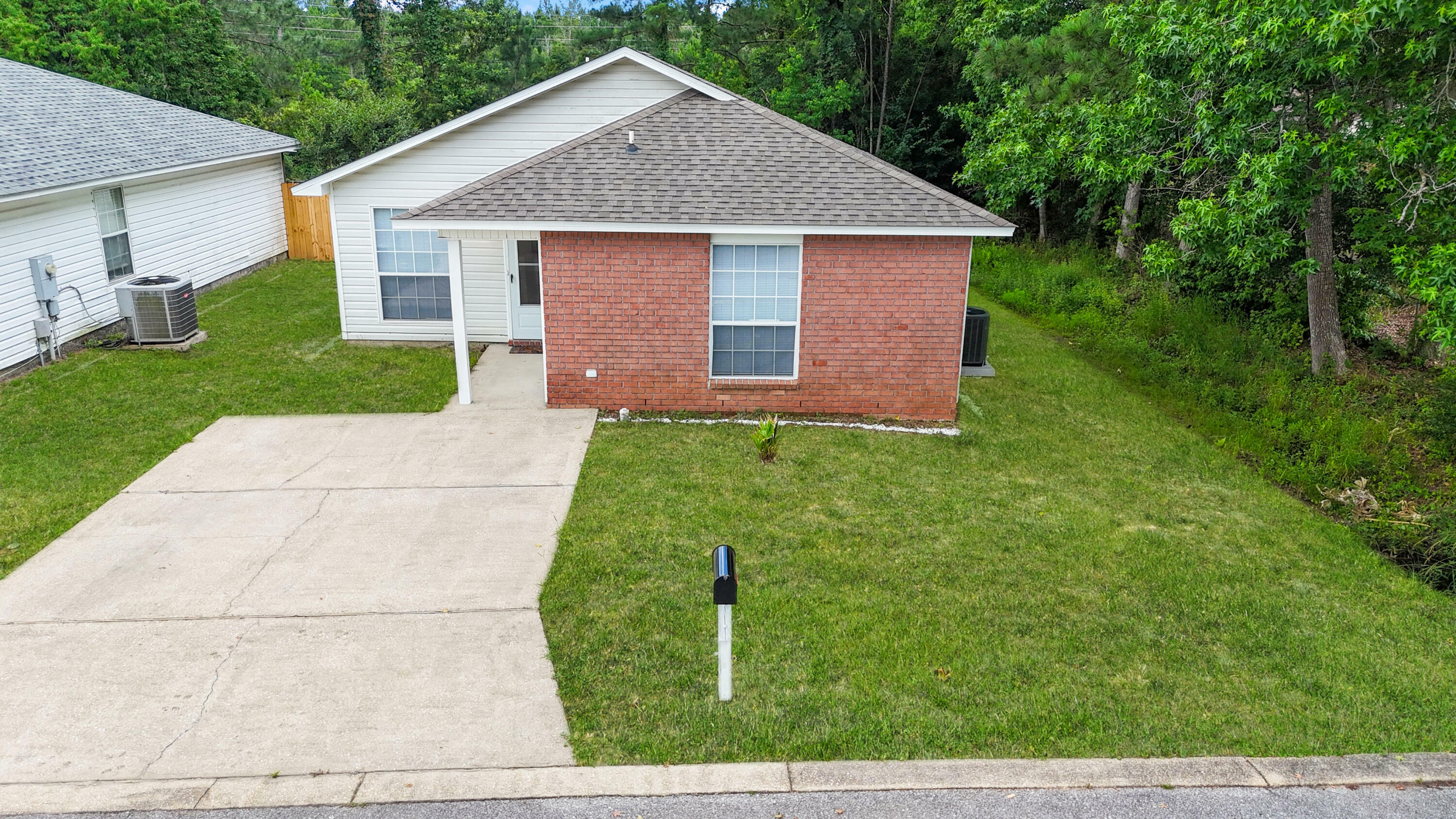 Property Photo: 8943 Forest Oak Drive FL 32506