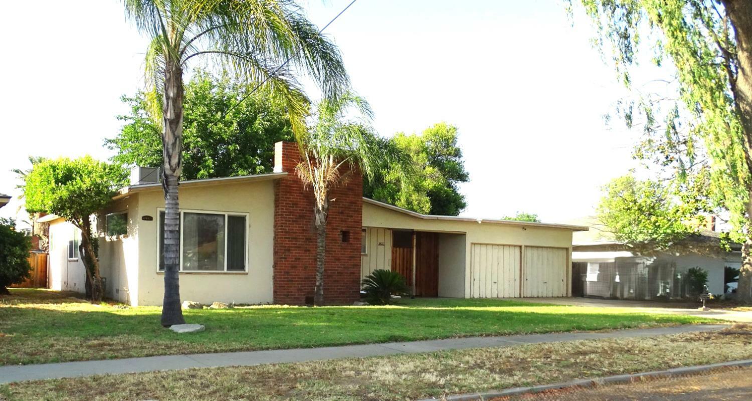 Property Photo: 4457 E Brown Avenue CA 93703