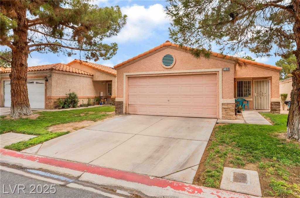 Property Photo: 2104 Kendall Hill Avenue NV 89106