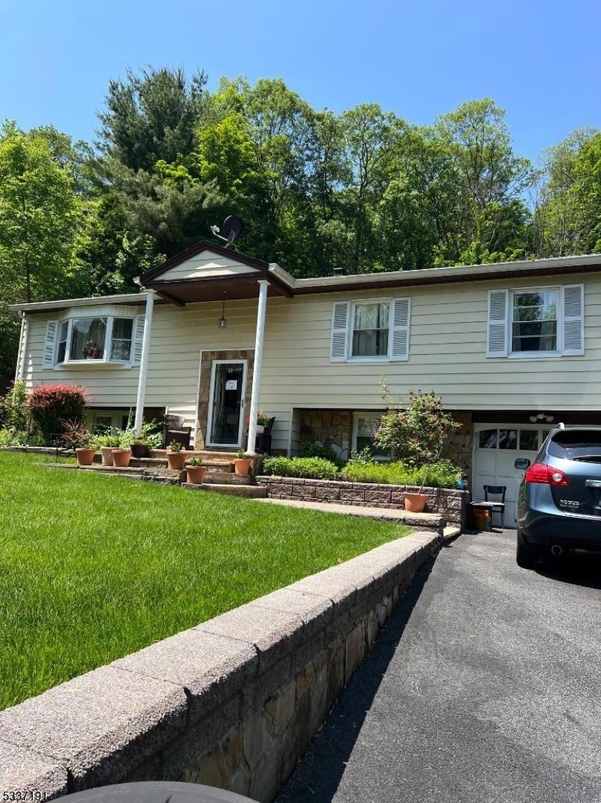 Property Photo:  18 Up High Crest Rd  NJ 07480 