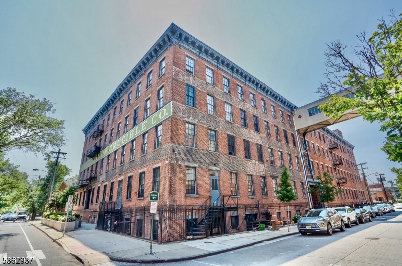 187 Wayne St 208C  Jersey City NJ 07302 photo