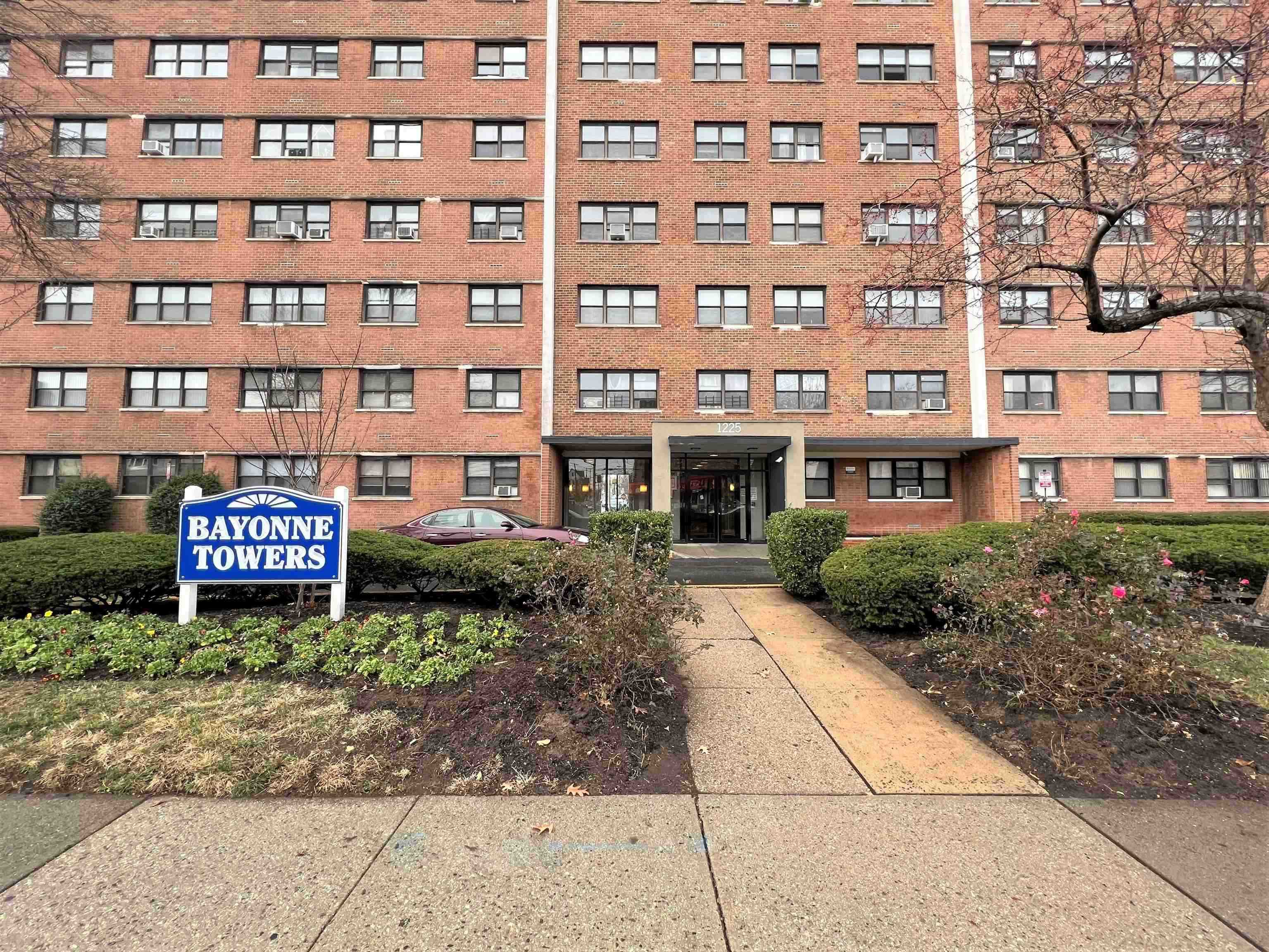 Property Photo: 1225 Kennedy Blvd 1F NJ 07002