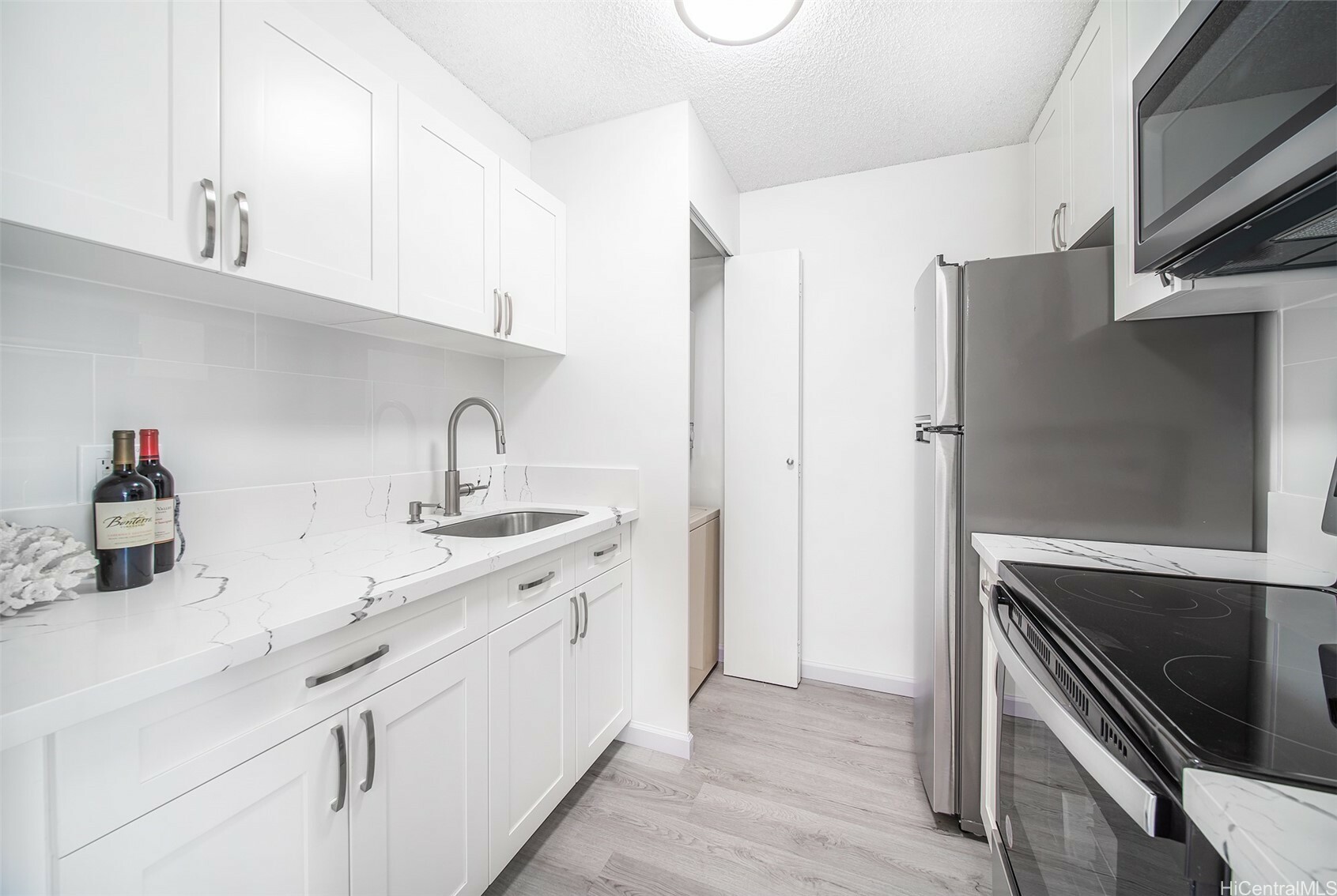 Property Photo: 400 Hobron Lane 1410 HI 96815