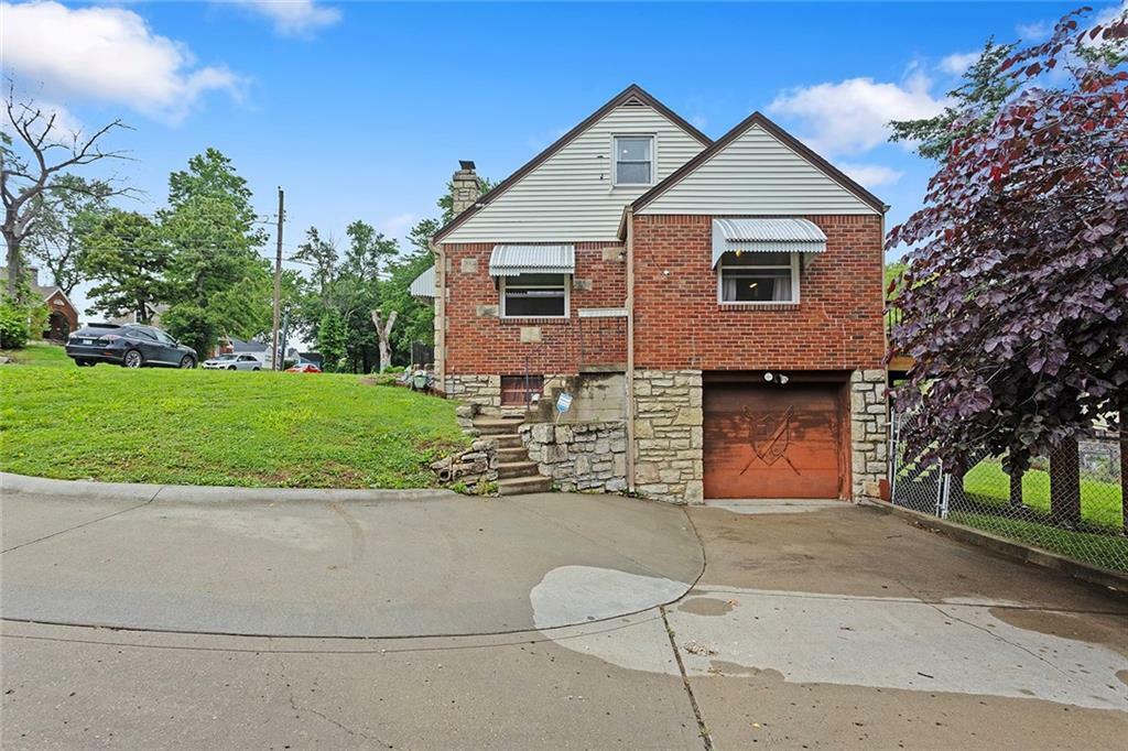 Property Photo: 3131 E Barker Circle KS 66104
