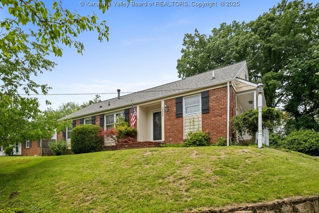 1528 Loudon Heights Road  Charleston WV 25314 photo