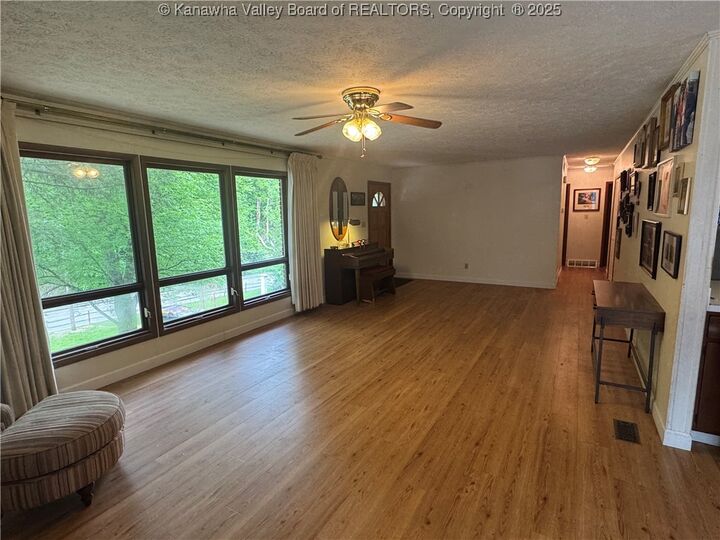 Property Photo: 424 Porter Road WV 25314