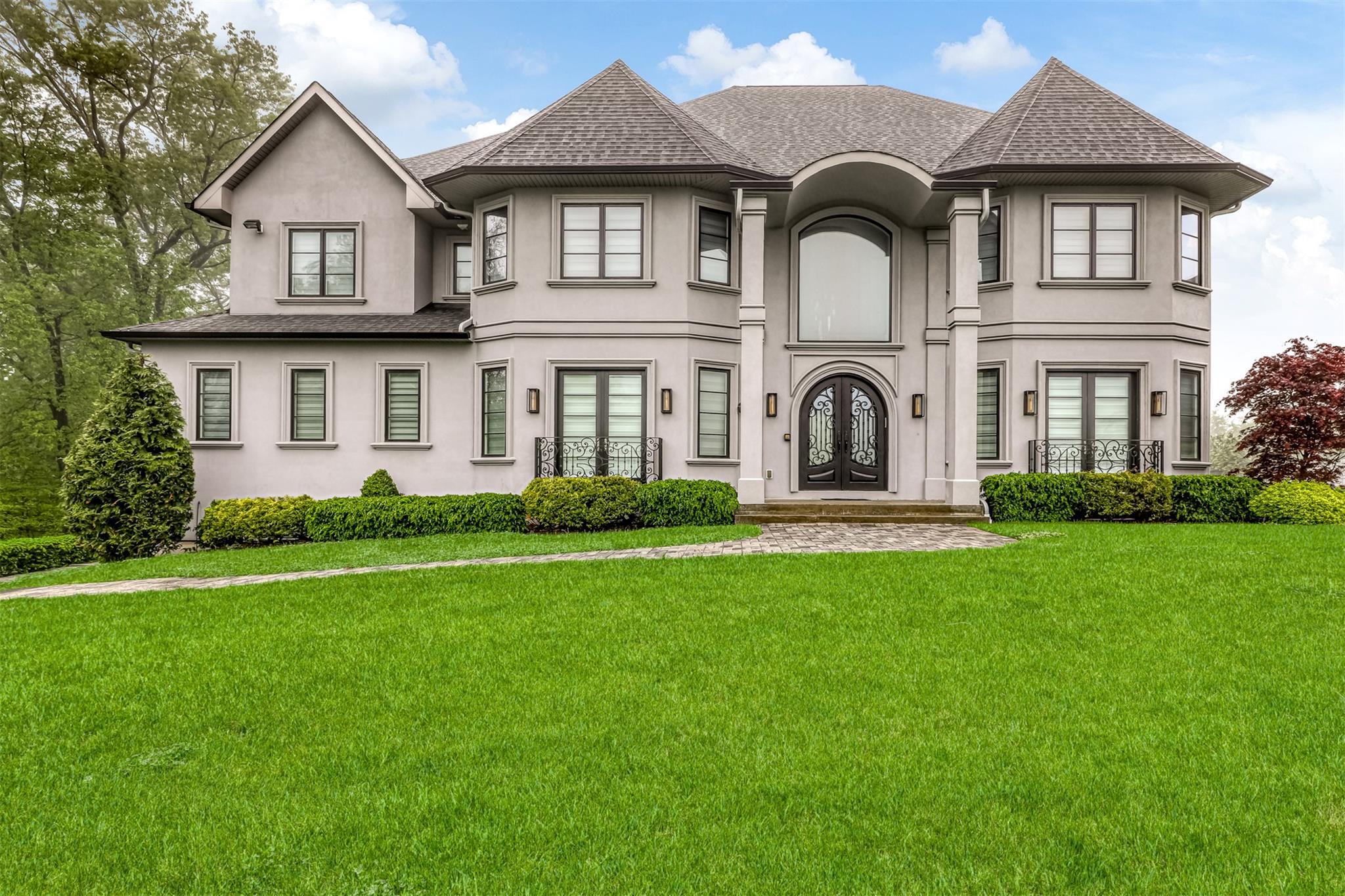 Property Photo:  