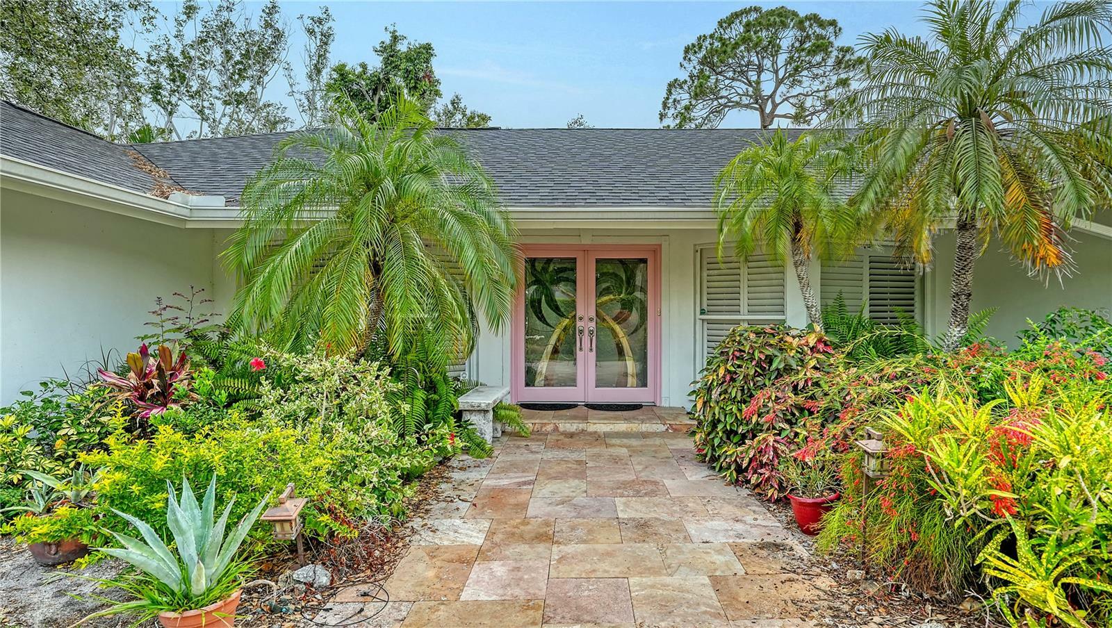 Property Photo: 1610 S Orange Avenue FL 34239