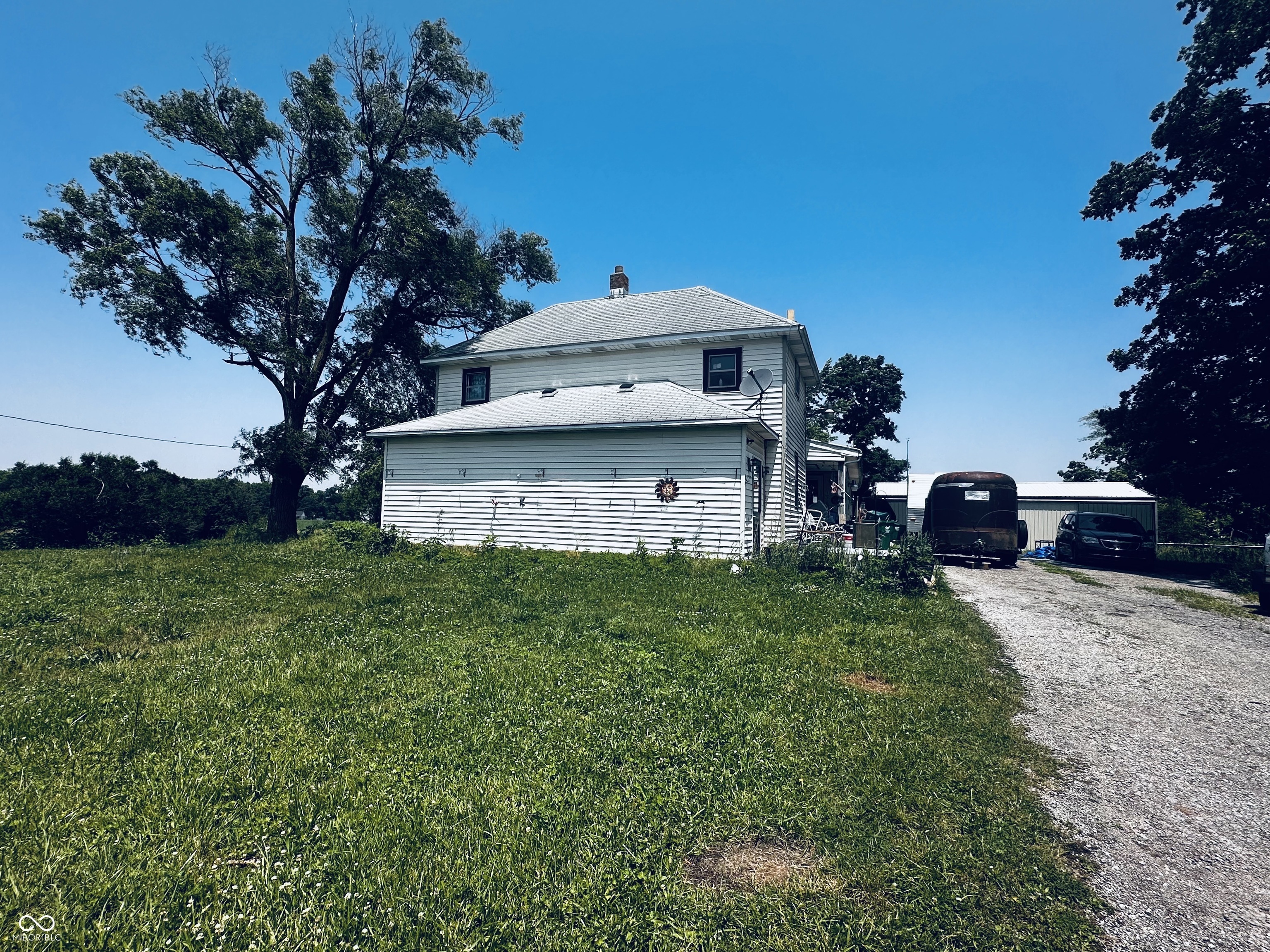 Property Photo: 1170 E 400 S IN 46052