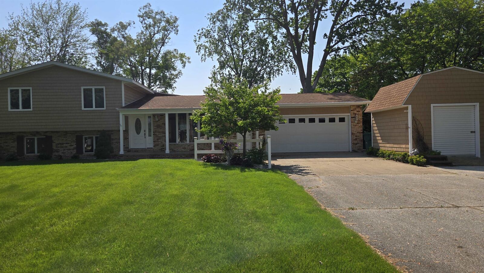 Property Photo:  2898 Evergreen Drive  MI 48706 