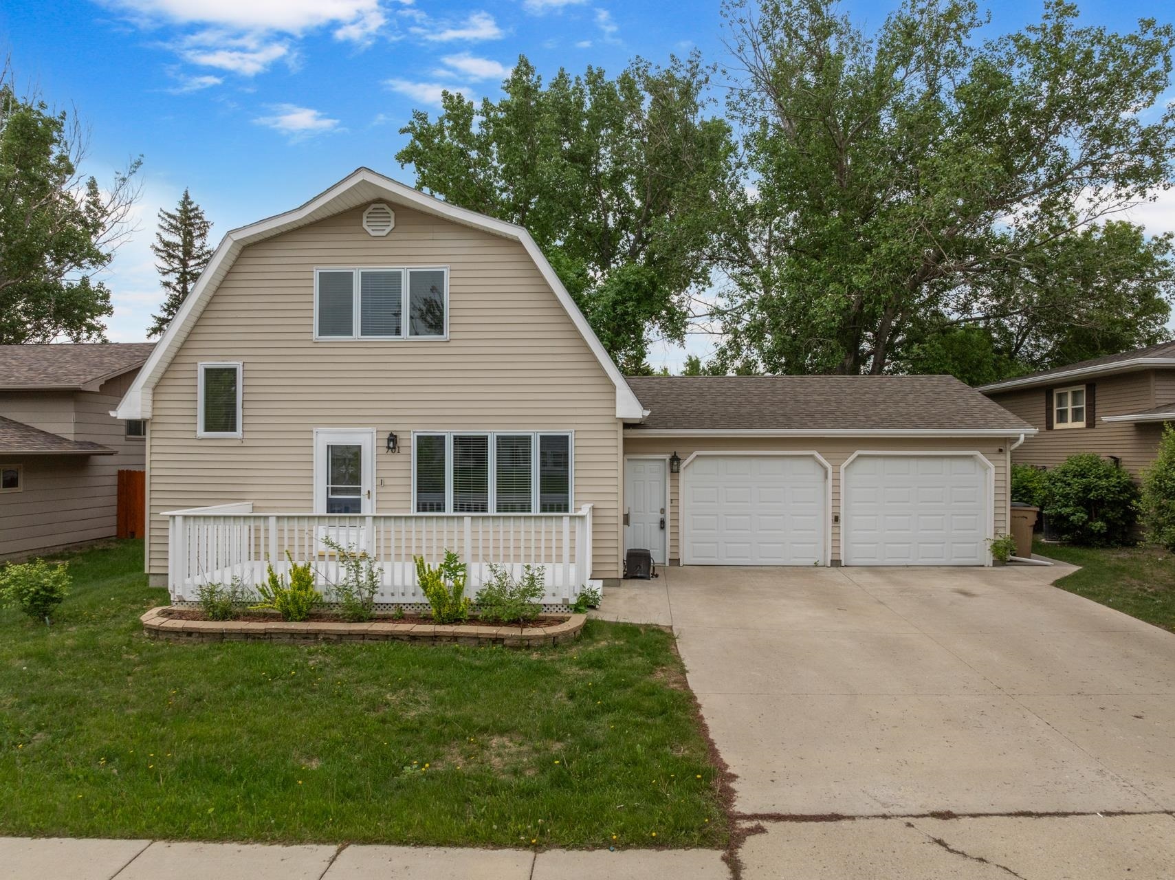 Property Photo: 701 25th Ave NW ND 58703