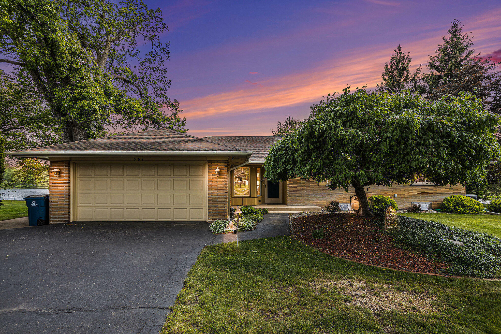 Property Photo:  301 Lakeshore Drive  MI 49015 
