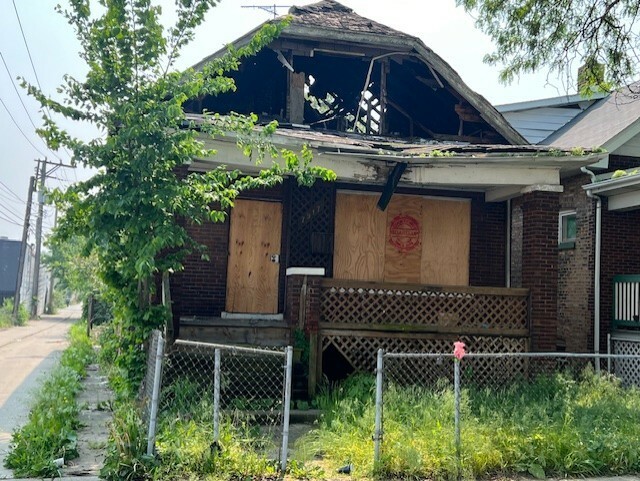 Property Photo: 7917 S Colfax Avenue IL 60617