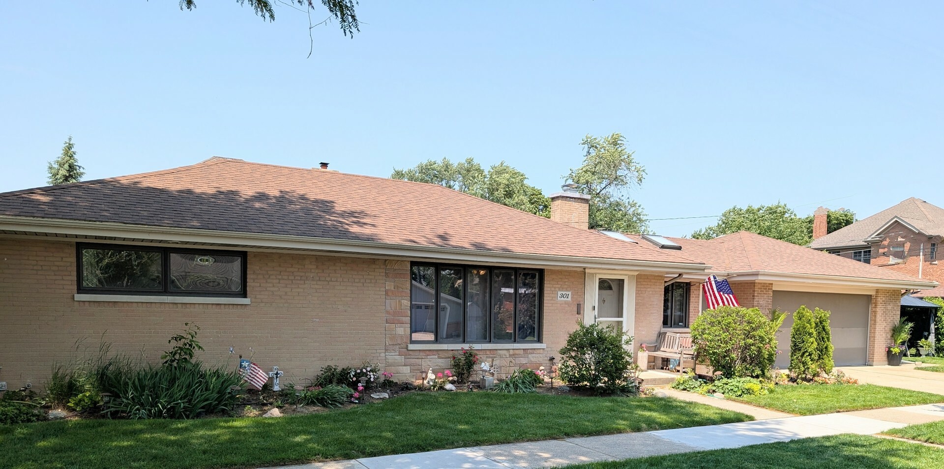 Property Photo: 301 N Redfield Court IL 60068