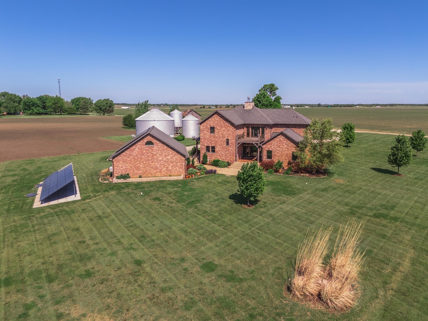 Property Photo: 14431 E 2400 North Road IL 61748
