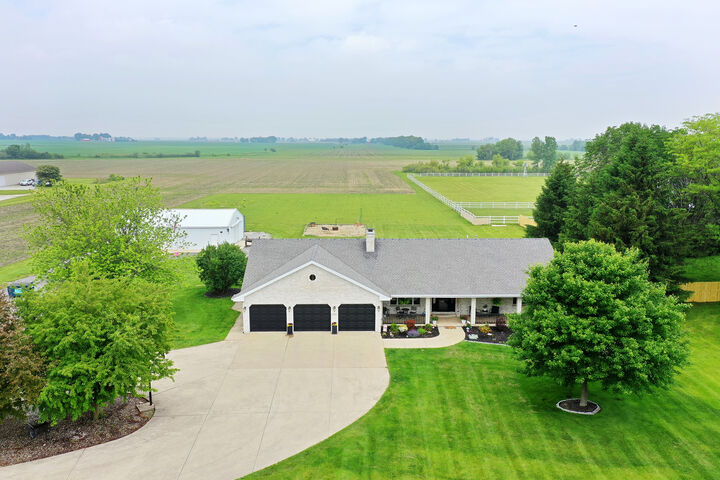 Property Photo: 3421 E 3000 N Road IL 60914