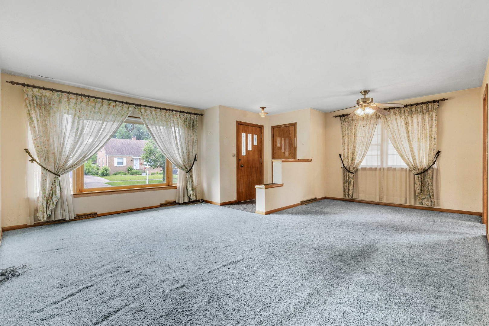 Property Photo: 493 W Avery Street IL 60126
