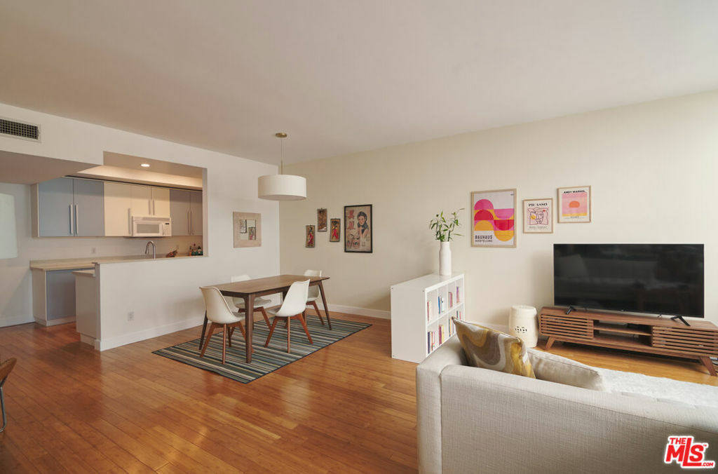 Property Photo: 7960 Selma Avenue 109 CA 90046