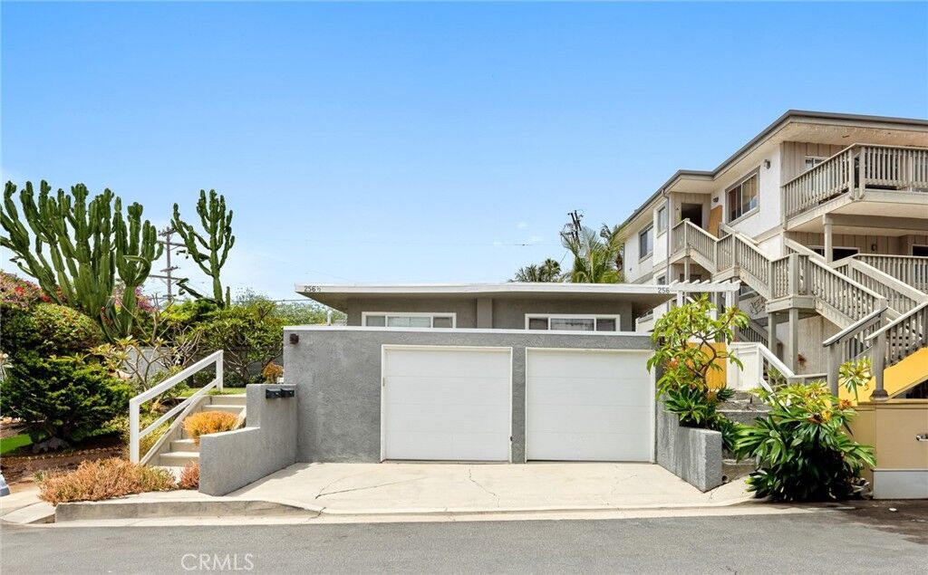 Property Photo:  256 Avenida Madrid  CA 92672