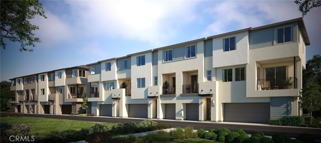 Property Photo:  1953 Avenida Del Sol  CA 92870