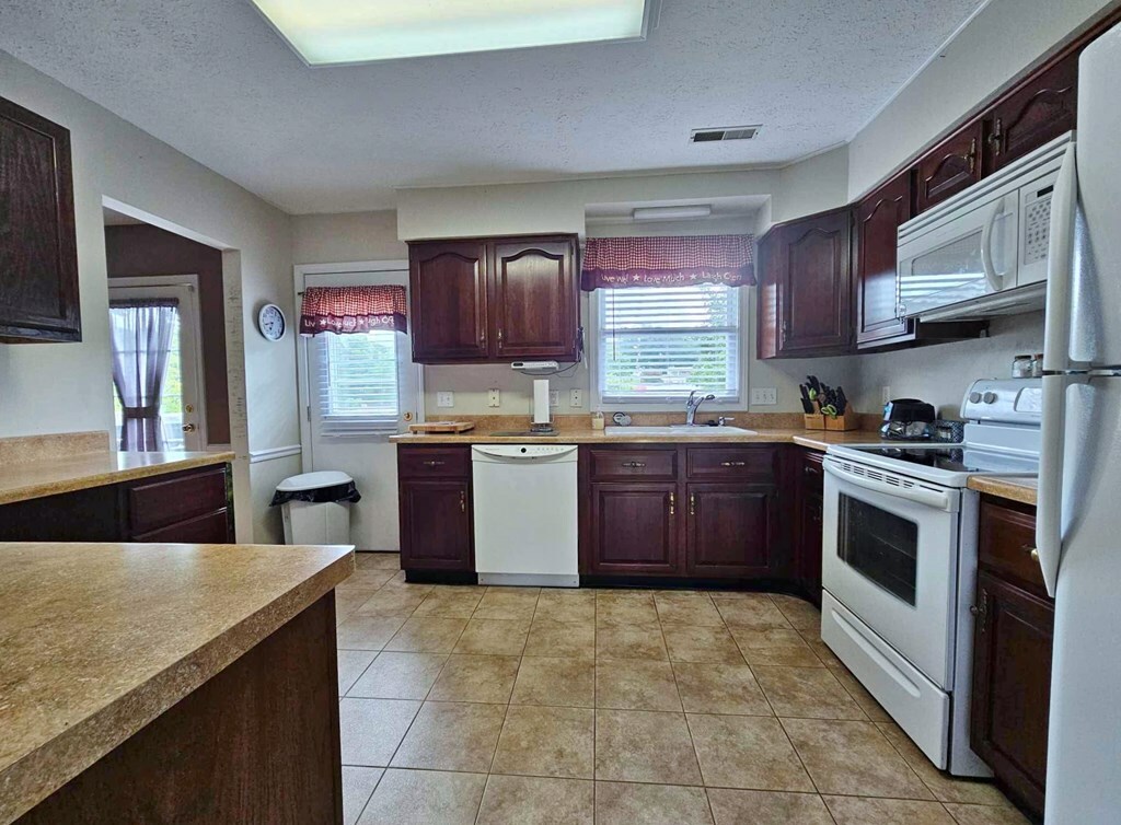 Property Photo: 212 Cardinal Avenue WV 24740