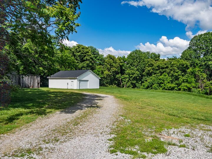 Property Photo: 904 Weeping Willow Rd TN 37075