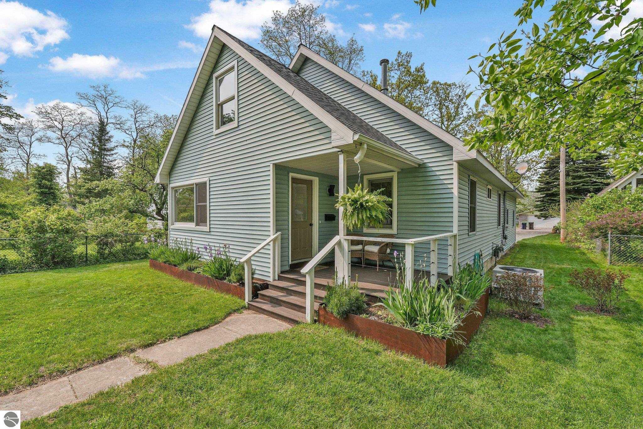 131 E Sixteenth Street  Traverse City MI 49684 photo