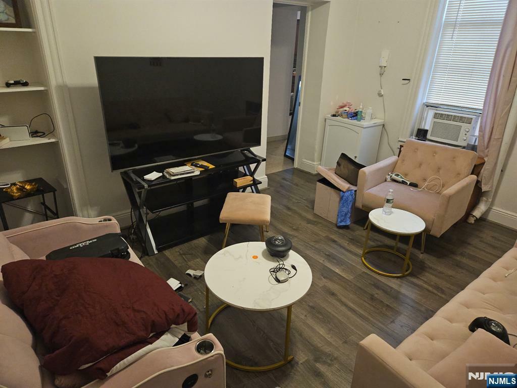 Property Photo:  208 Farnham Avenue 1R  NJ 07644 