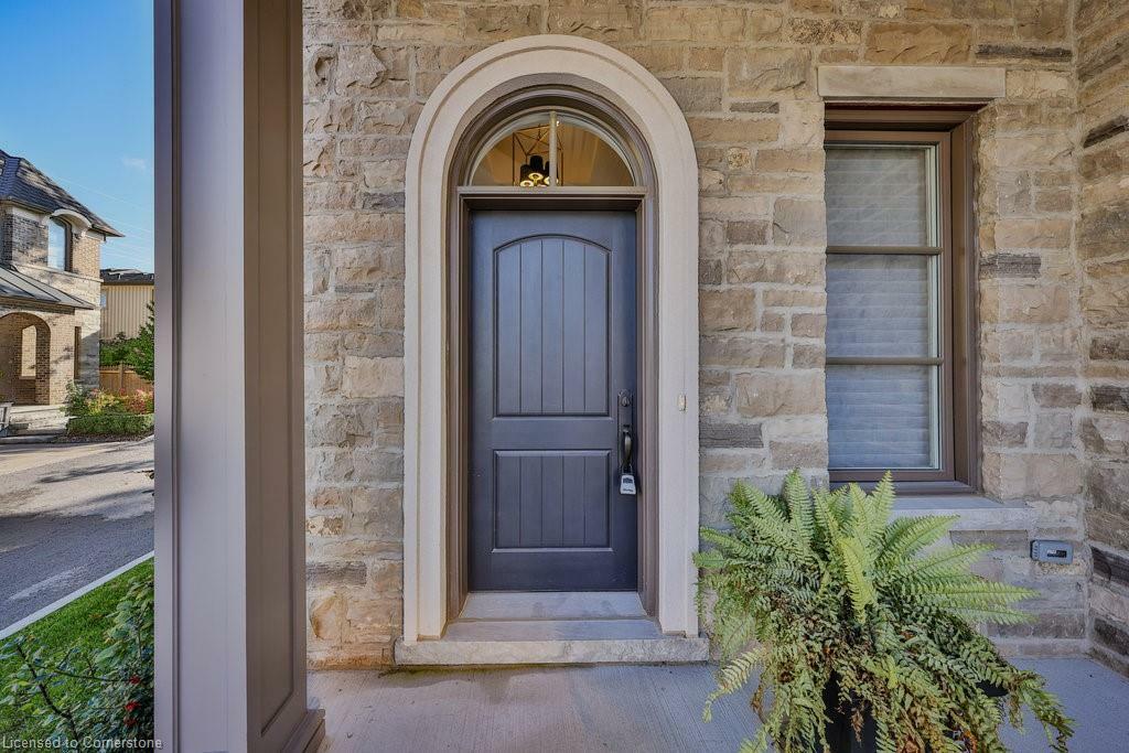 Property Photo: 3 Arbourvale Common ON L2T 2Z9