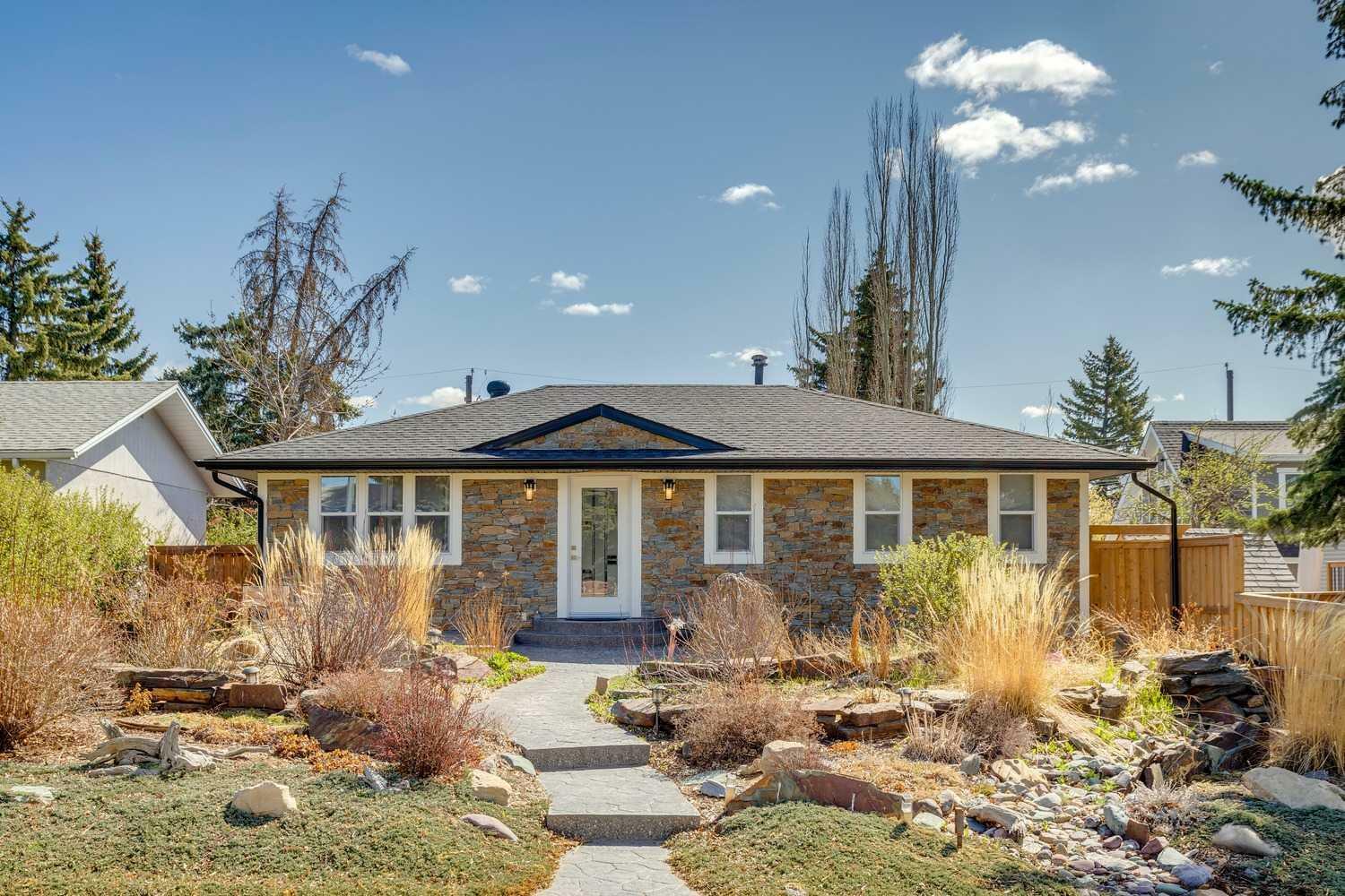 3140 46 Street SW  Calgary AB T3E 3W8 photo