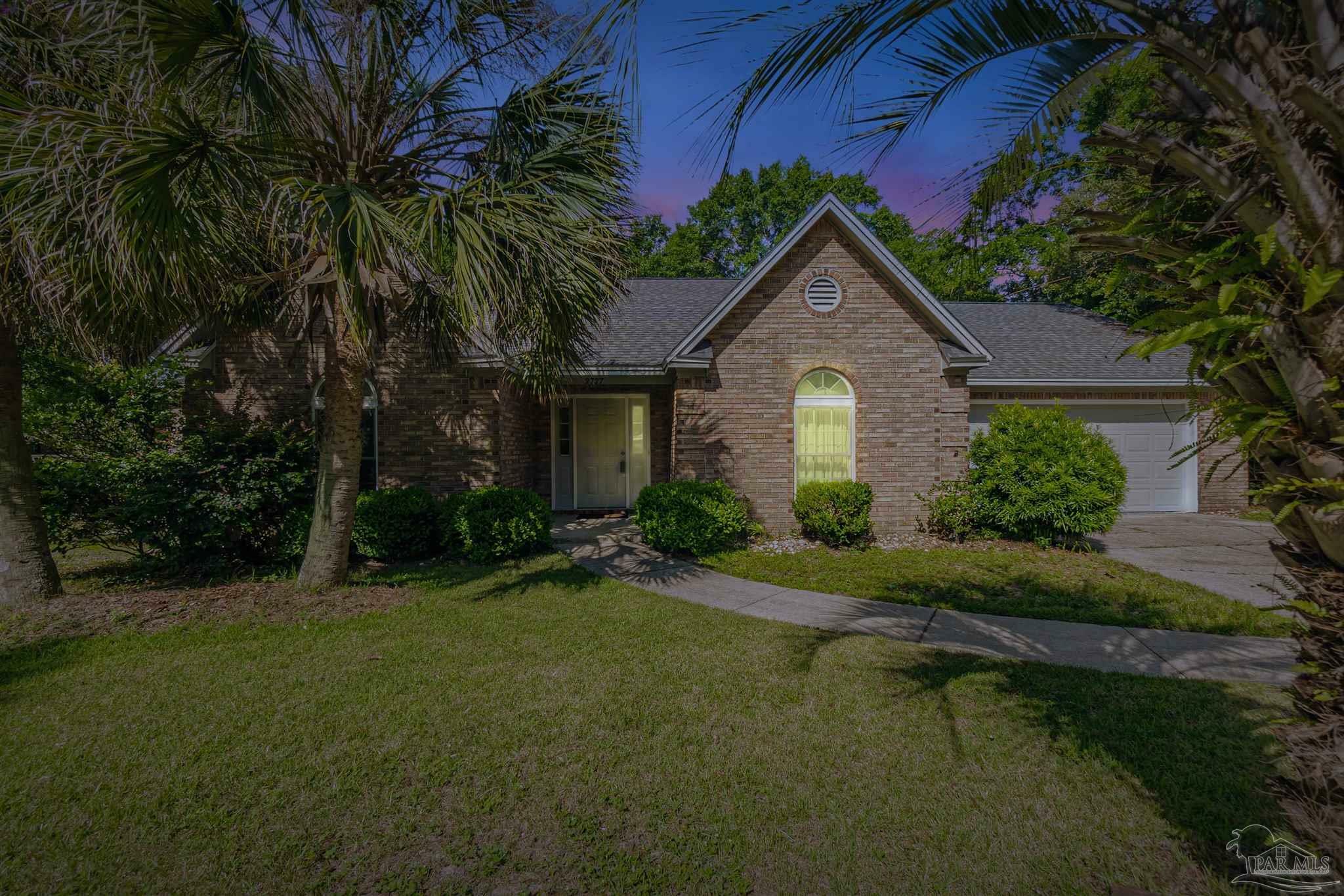 Property Photo: 2727 Chickering Rd FL 32514
