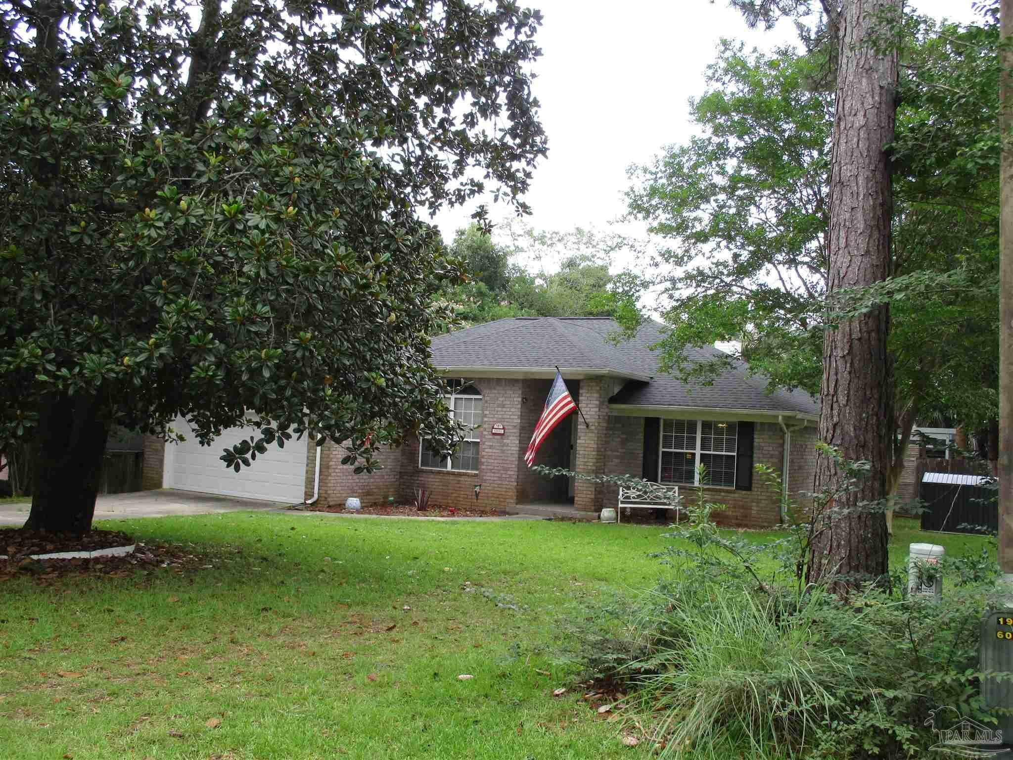 Property Photo: 5951 Grandview Dr FL 32570